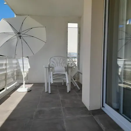 Апартаменты T2 Piscine Parking Sous-sol *