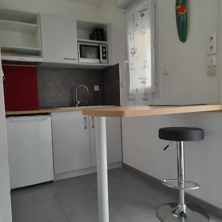 T2 Piscine Parking Sous-sol Apartment