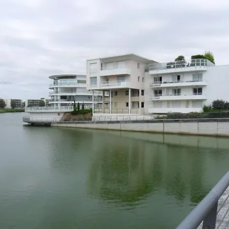 Апартаменты T2 Piscine Parking Sous-sol